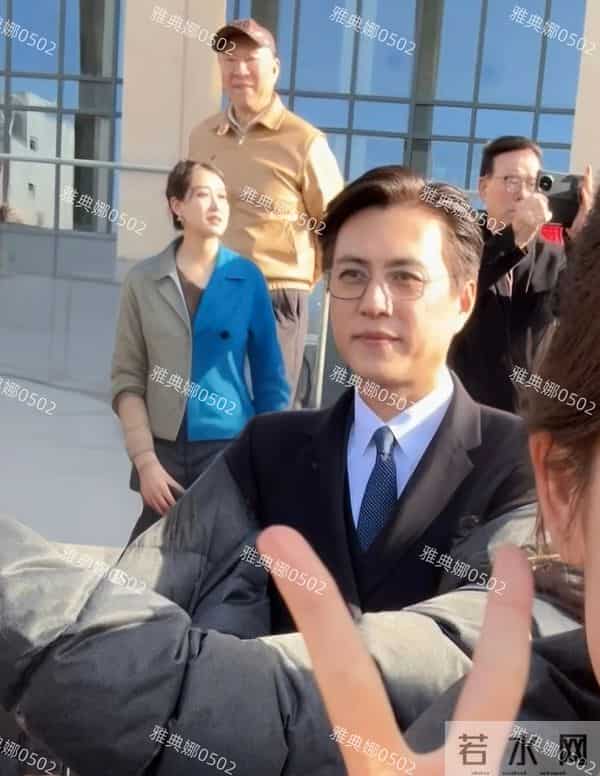 中戏遇到明星佟丽娅温柔漂亮但明显发福见老,靳东又高又帅很有派