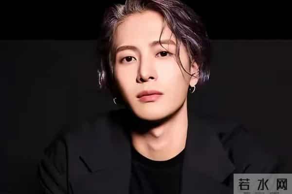 王嘉尔也没想到，他随口一句话，彻底“撕”碎了内娱男明星的体面