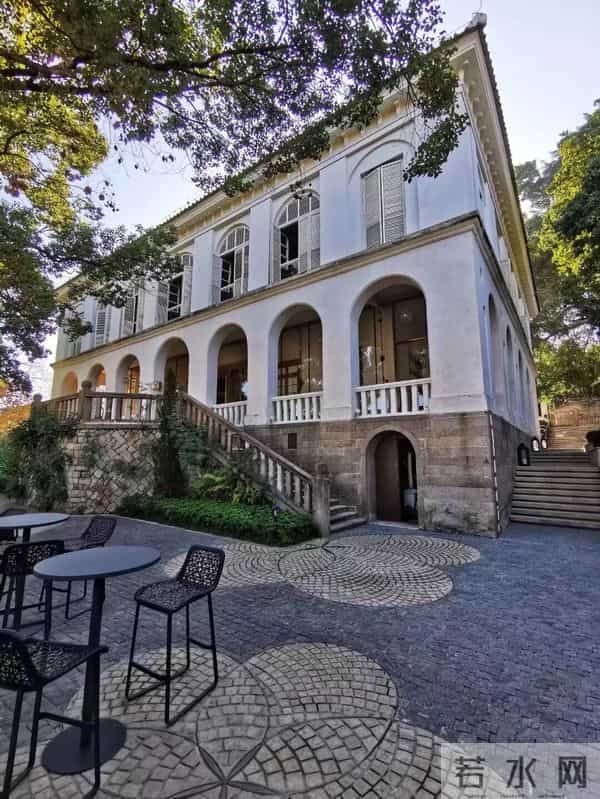 在福州服役十几年,转业留在福州工作,几十年愣是没学会当地方言