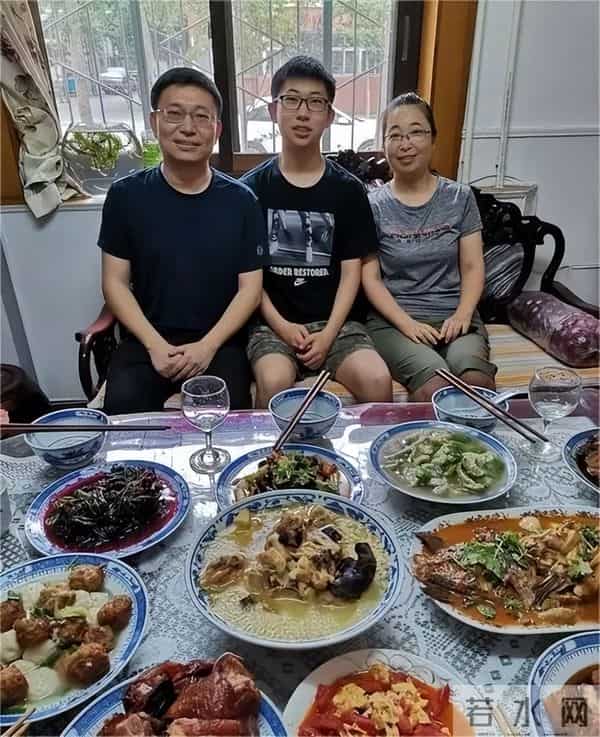 5 岁没了爸妈，大哥二哥不管我，35 年后我给三哥买房，他们找来