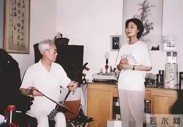 万万没想到，未婚未育的李胜素，如今在59岁活成了人生赢家