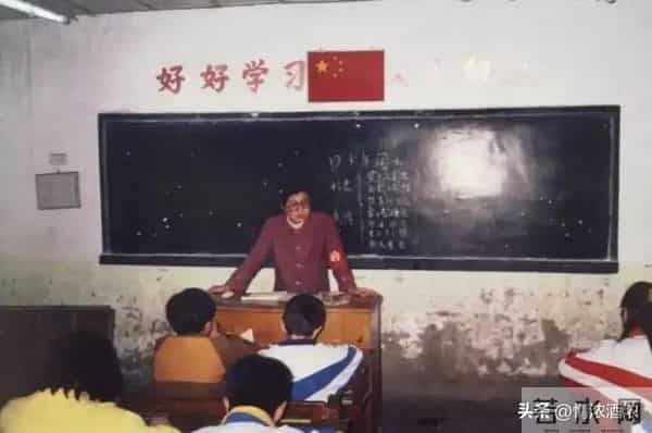 90年我在乡下教书，学生爹去世，得知他家情况，从此我多了个儿子