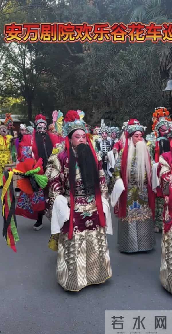 西北秦腔炸场上海!安万剧院一天刷爆3大地标,非遗碰撞魔都,绝