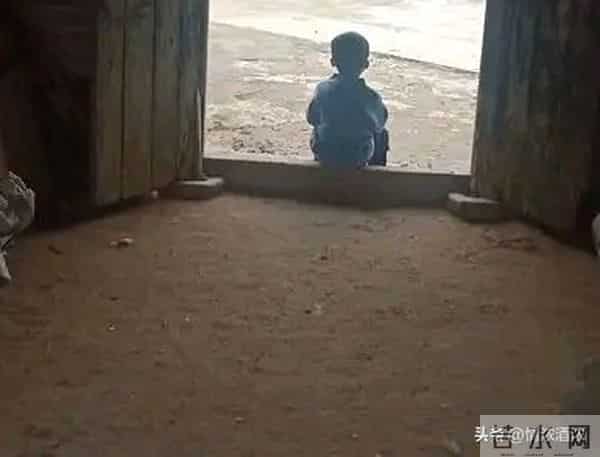 90年我在乡下教书，学生爹去世，得知他家情况，从此我多了个儿子