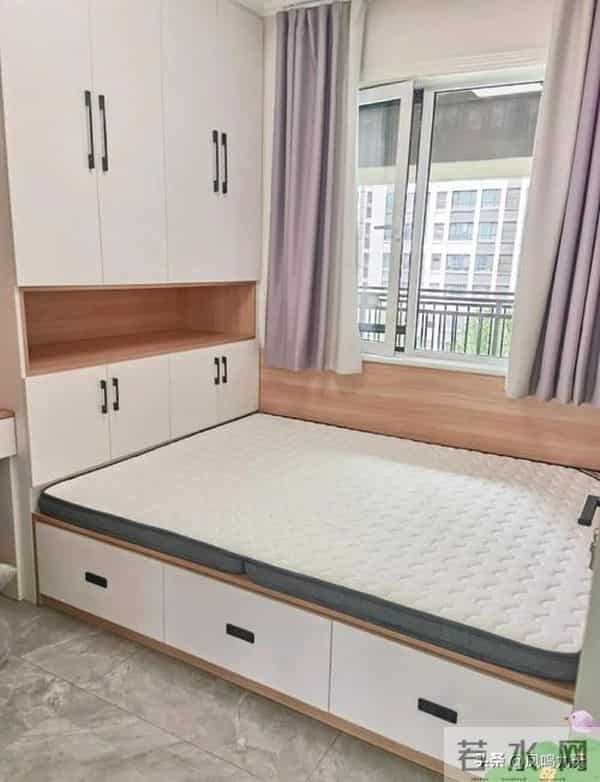 玄学提醒:夫妻睡觉,丈夫不要睡靠近门的那侧,床头必须靠南北墙