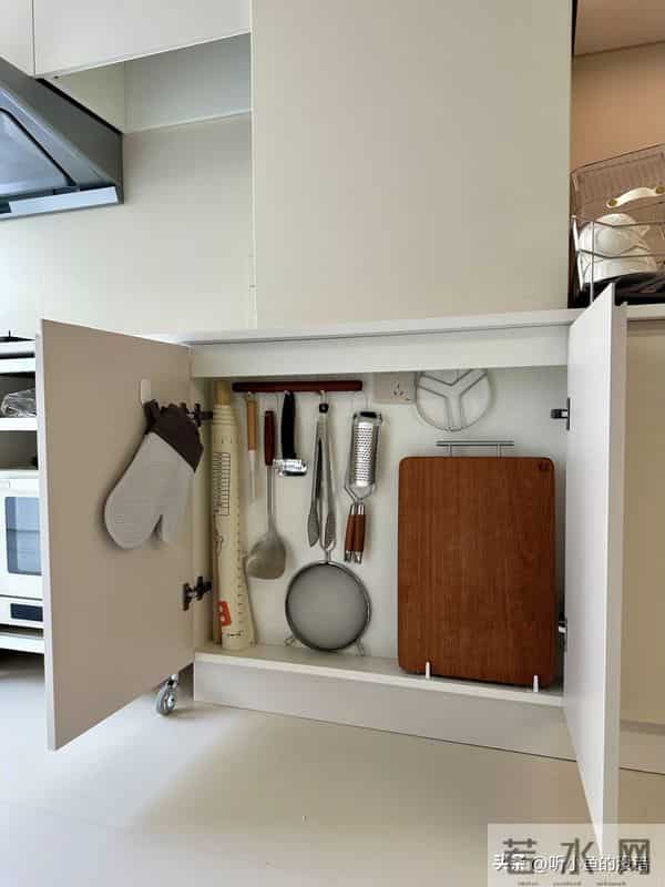 厨房吊柜正被年轻人抛弃？5个替代方案，收纳实用还显大