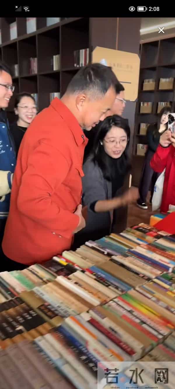 沈巍记116：沈巍闭关一周再外出，“读不止书局”里感受书香气息