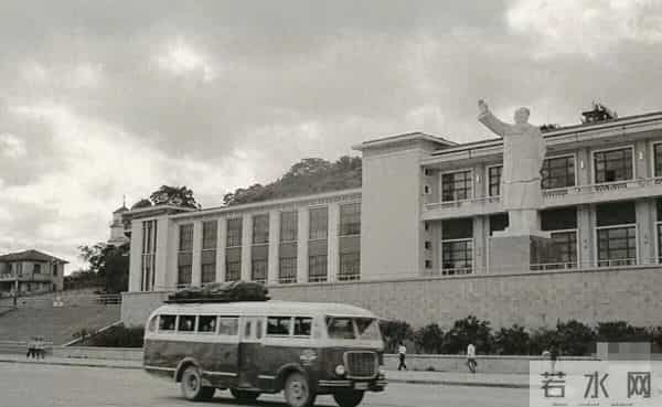 在福州服役十几年,转业留在福州工作,几十年愣是没学会当地方言