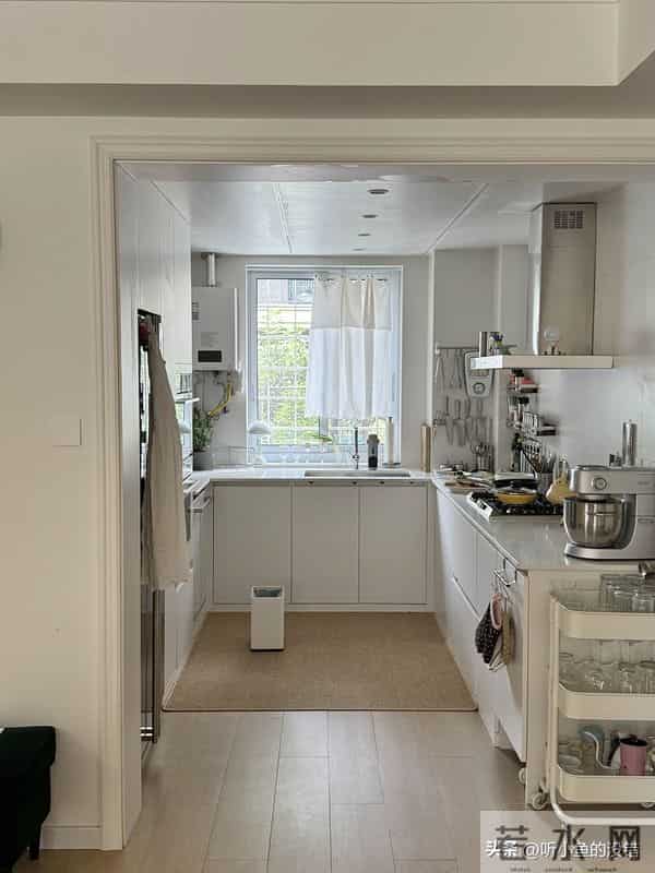 厨房吊柜正被年轻人抛弃？5个替代方案，收纳实用还显大