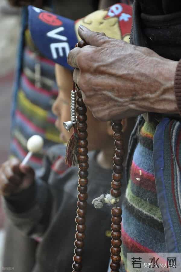 为什么让你别纠结洗手盘串？看这些藏民盘串图就知道，效果差太大