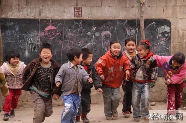 90年我在乡下教书，学生爹去世，得知他家情况，从此我多了个儿子