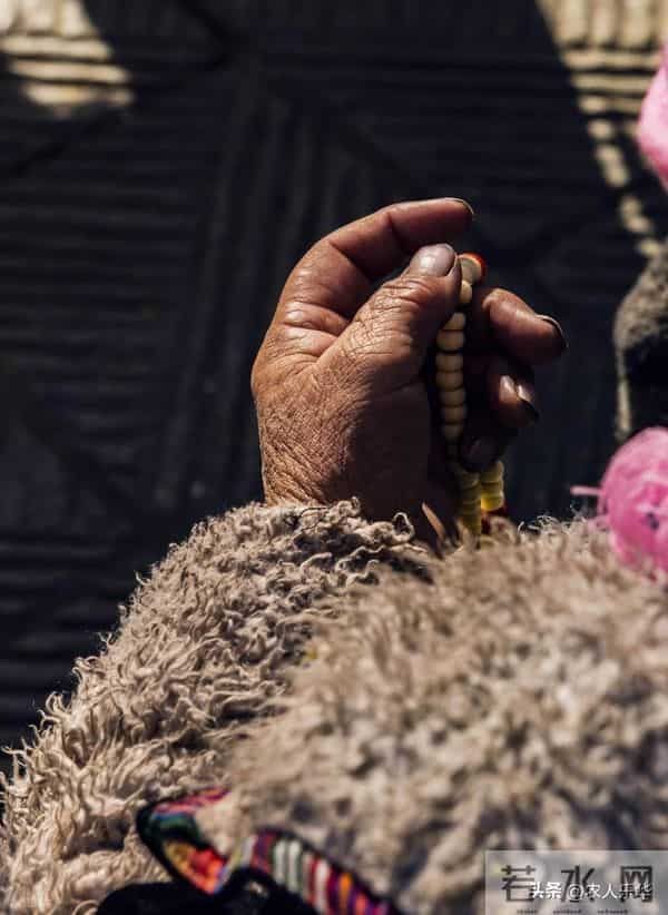 为什么让你别纠结洗手盘串？看这些藏民盘串图就知道，效果差太大