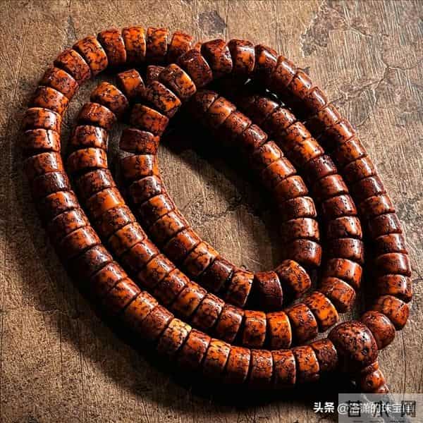 8种公认被严重高估的文玩手串：量大说稀缺，本低价高，名不副实