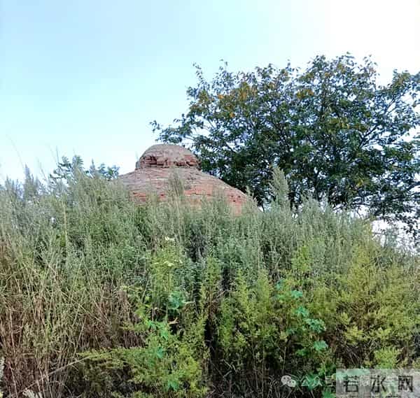 旅顺境内两个相似的建筑物