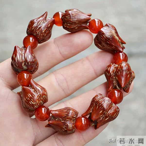 8种公认被严重高估的文玩手串：量大说稀缺，本低价高，名不副实