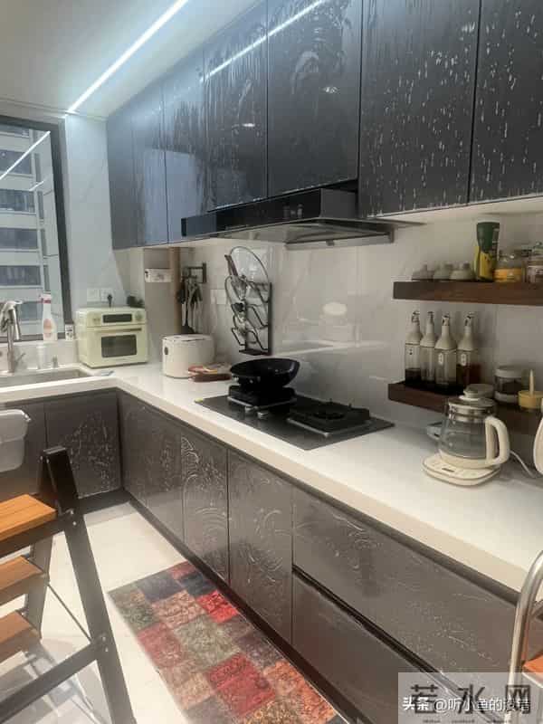 厨房吊柜正被年轻人抛弃？5个替代方案，收纳实用还显大