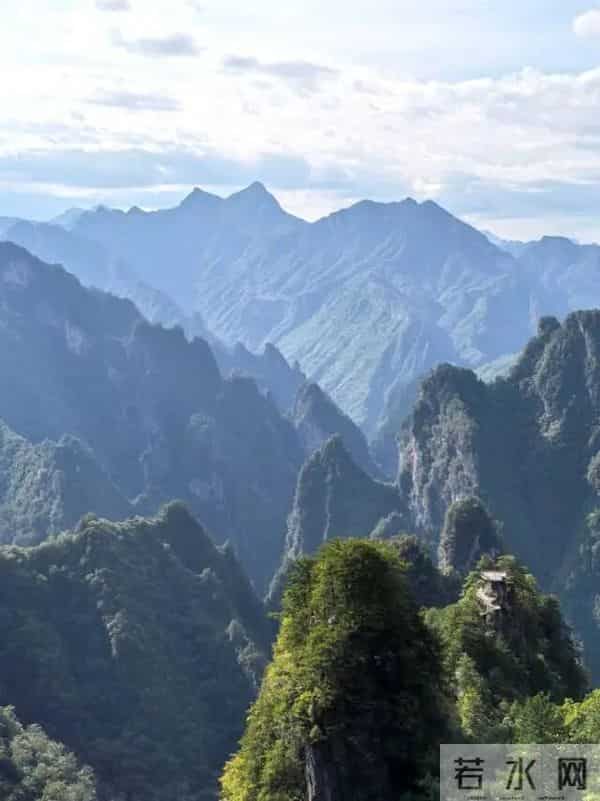 我在1990年入伍,那年评功,连长和指导员为转业干部吵红了脸