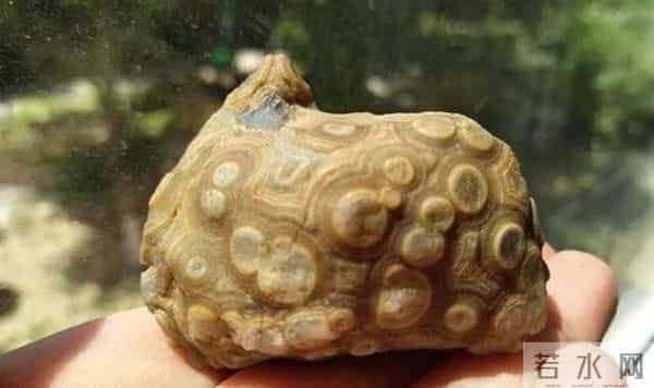 路上捡到这7种石头,千万不要扔,说不定它就值一套房