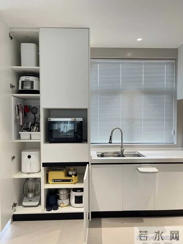 厨房吊柜正被年轻人抛弃？5个替代方案，收纳实用还显大