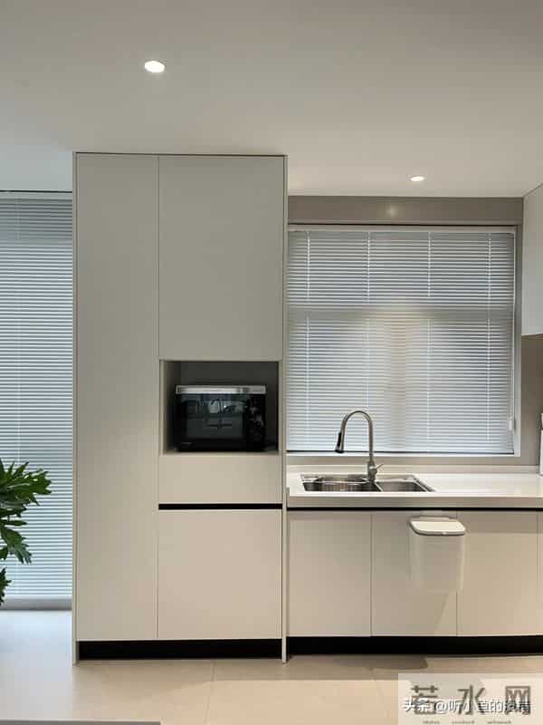 厨房吊柜正被年轻人抛弃？5个替代方案，收纳实用还显大