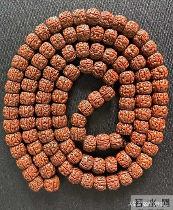8种公认被严重高估的文玩手串：量大说稀缺，本低价高，名不副实