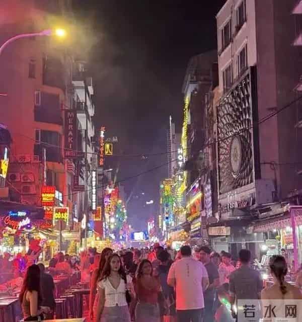 越南年轻人为何争相学中文？胡志明市调查后发现：背后原因很现实