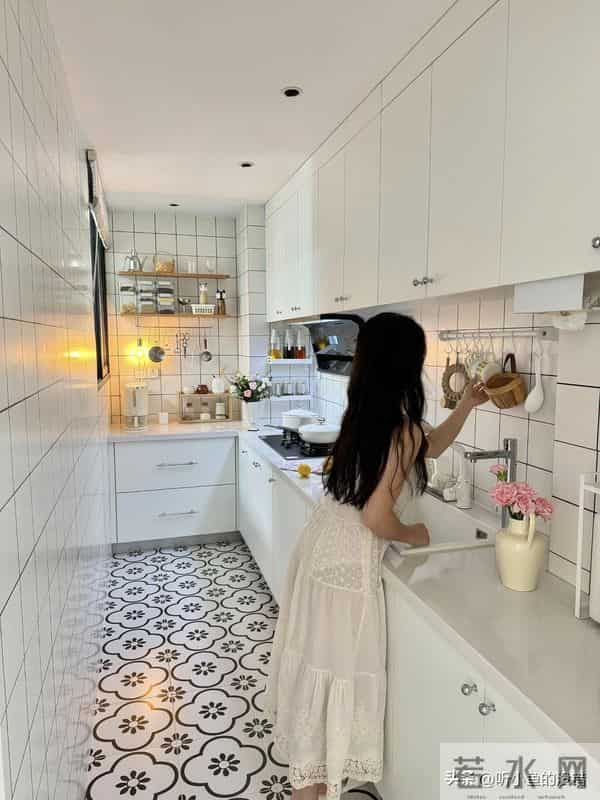 厨房吊柜正被年轻人抛弃？5个替代方案，收纳实用还显大