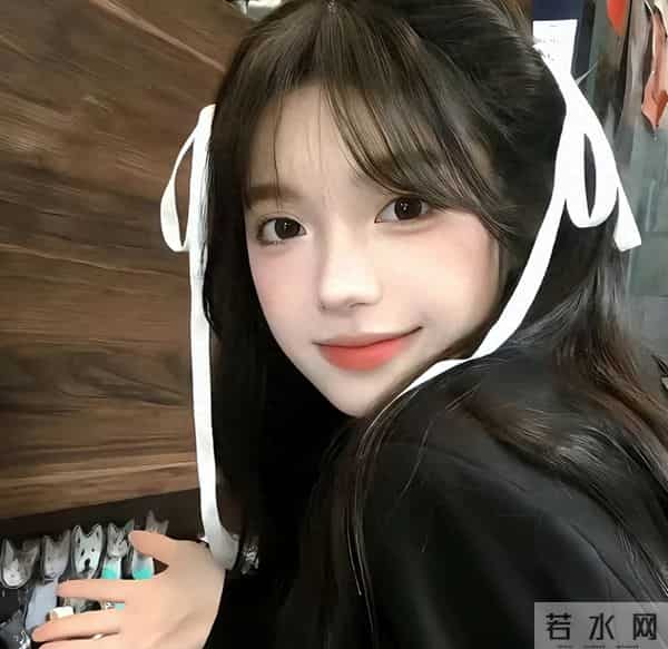 刚结婚丈夫调出国带妹妹，三年后回国述职，见我坐总裁位愣问身份