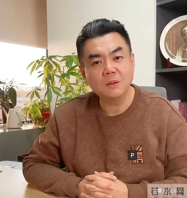 各凭本事吃饭!郭德纲师兄哭诉相声园子倒闭,德云社凭啥一家独大