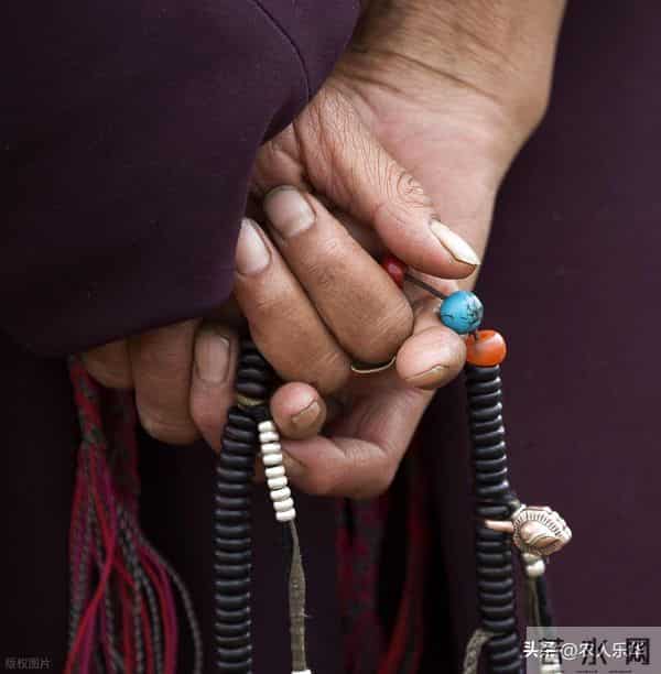 为什么让你别纠结洗手盘串？看这些藏民盘串图就知道，效果差太大