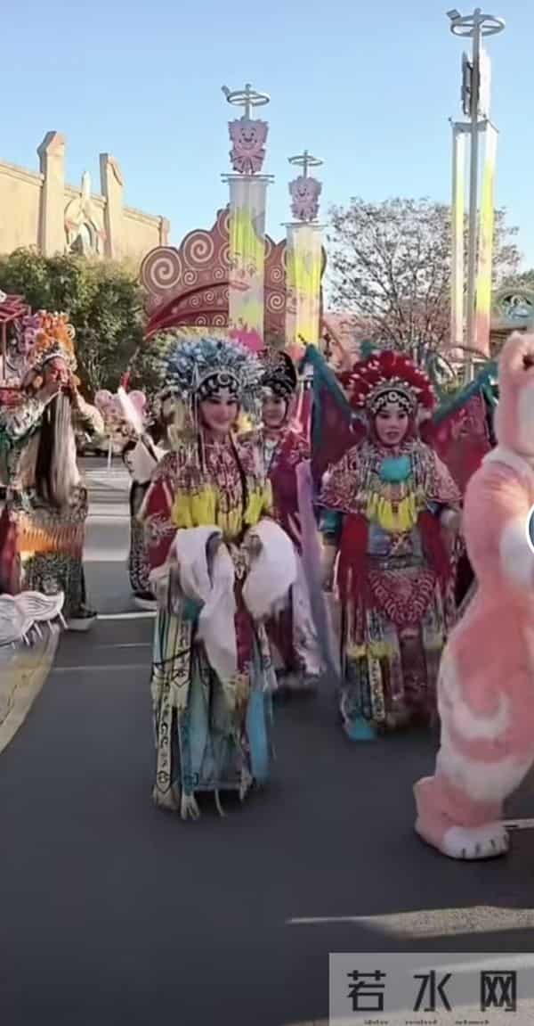 西北秦腔炸场上海!安万剧院一天刷爆3大地标,非遗碰撞魔都,绝