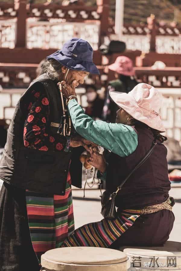 为什么让你别纠结洗手盘串？看这些藏民盘串图就知道，效果差太大