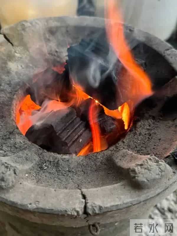 我在1990年入伍,那年评功,连长和指导员为转业干部吵红了脸