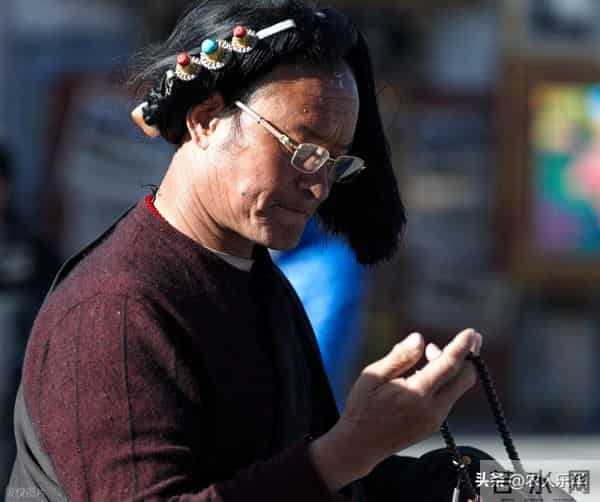 为什么让你别纠结洗手盘串？看这些藏民盘串图就知道，效果差太大