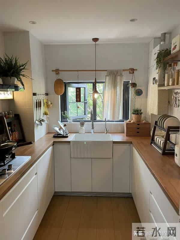 厨房吊柜正被年轻人抛弃？5个替代方案，收纳实用还显大