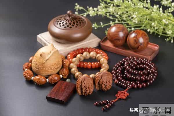 8种公认被严重高估的文玩手串：量大说稀缺，本低价高，名不副实