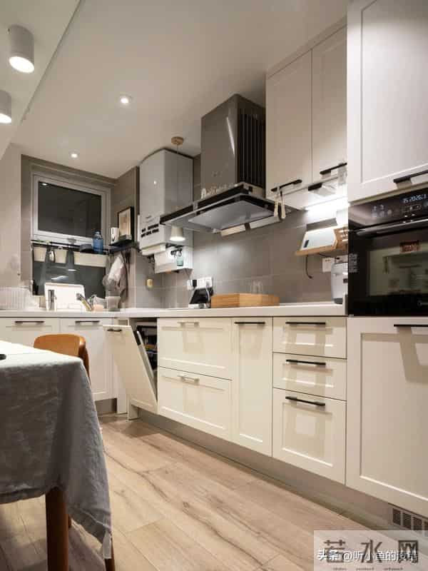 厨房吊柜正被年轻人抛弃？5个替代方案，收纳实用还显大