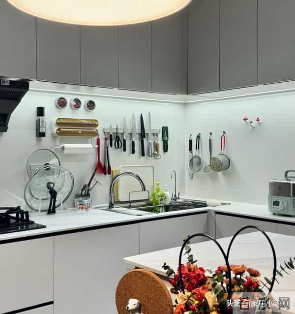 厨房吊柜“正退出”中国家庭?看看年轻人的做法,高级又实用