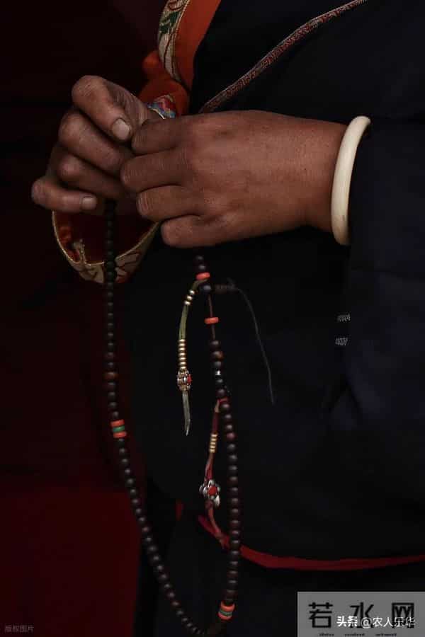 为什么让你别纠结洗手盘串？看这些藏民盘串图就知道，效果差太大