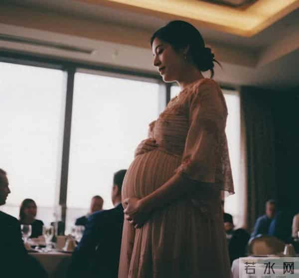 离婚三月,当看到我挺孕肚风姿绰约的参加宴会,太子爷瞬间红了眼