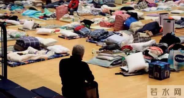 12月2号是香港宏福苑遇难者头七,约有20位法师入场,现场设祭坛