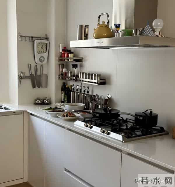 厨房吊柜“正退出”中国家庭?看看年轻人的做法,高级又实用