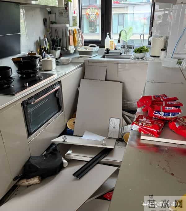 厨房吊柜“正退出”中国家庭?看看年轻人的做法,高级又实用