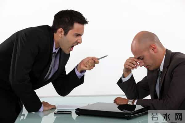 在单位，只要领导不开除你，继续干就完事了