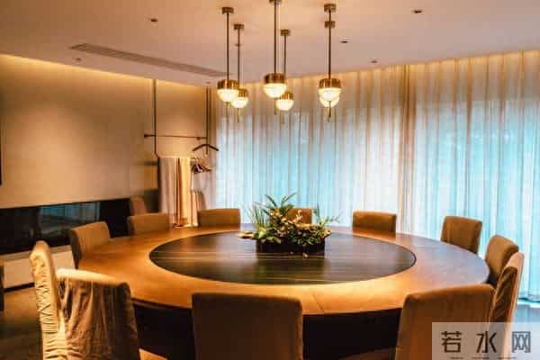 40岁后突然开窍：不跟当官的凑局，才是普通人的体面