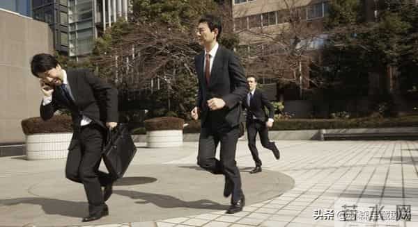 想在职场混得好、吃得开，记住这四条“保命”铁律，能让你少走很