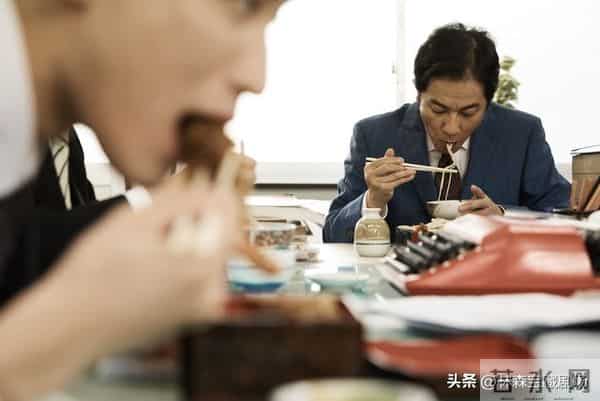 想在职场混得好、吃得开，记住这四条“保命”铁律，能让你少走很