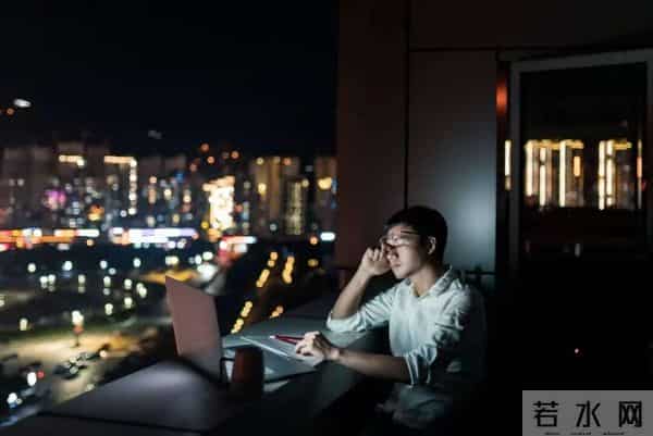 晚熟的年轻人，正在拼命熬过上班第一年