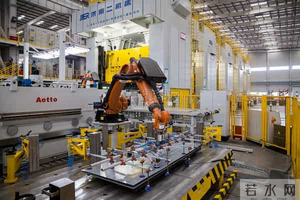 经济 “冰火两重天”：国家越来越强大，但我们的工资为何跟不上？