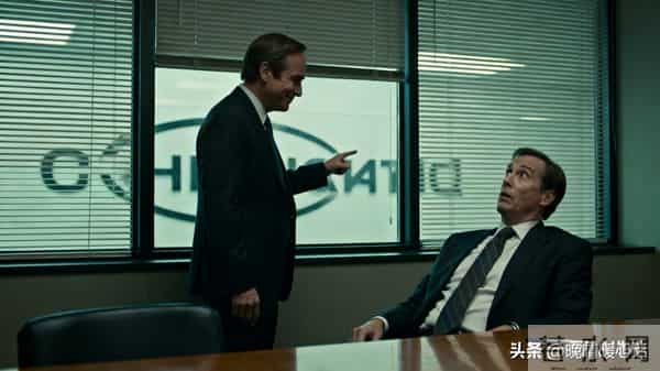 公司裁员赔我28万，要签2年竞业协议，我笑指了指窗外，HR总监愣